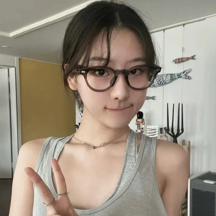 倒挂的爱丽丝 首屏推荐